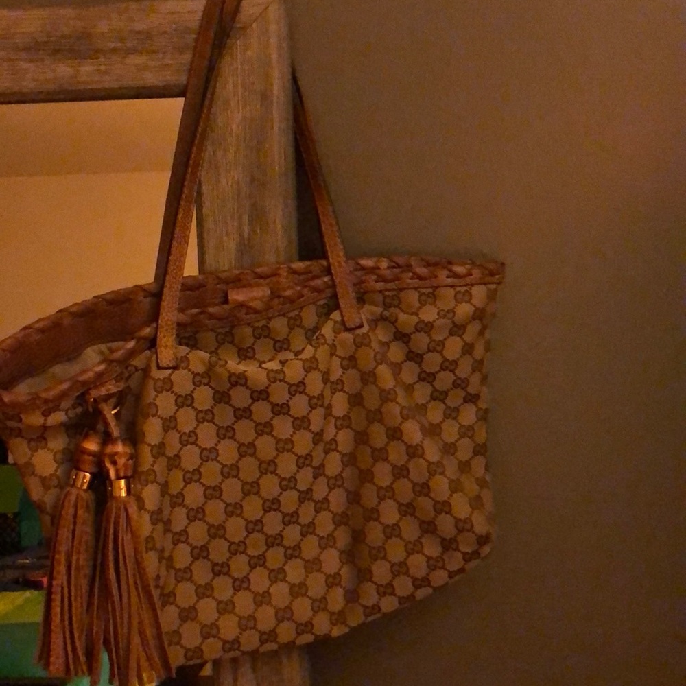 Gucci shopping bag